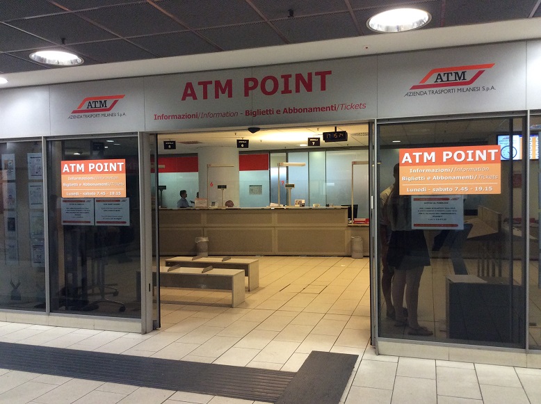 ATM point 米蘭地鐵的人工售票處