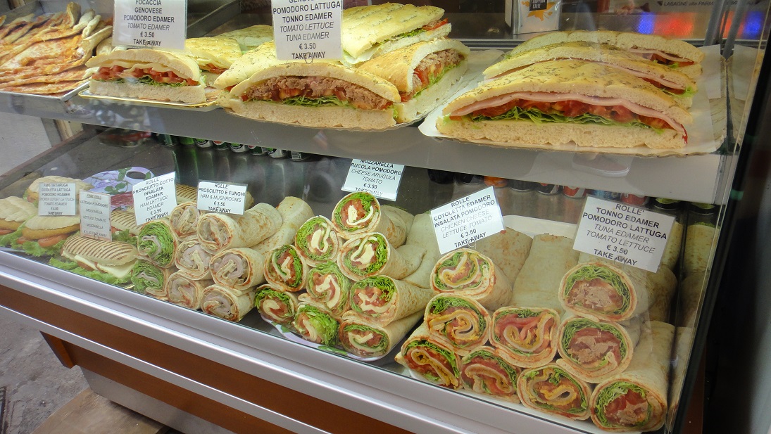 口味獨特的三明治卷也是義大利人強力推薦的 (而且不貴、可以暫時填飽肚子)