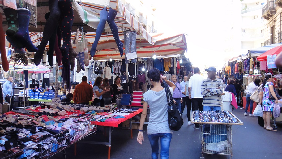 Catania 當地的市集，跟我們的市場好像喔