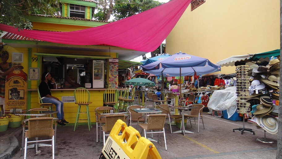 充滿熱帶氛圍的小吃店