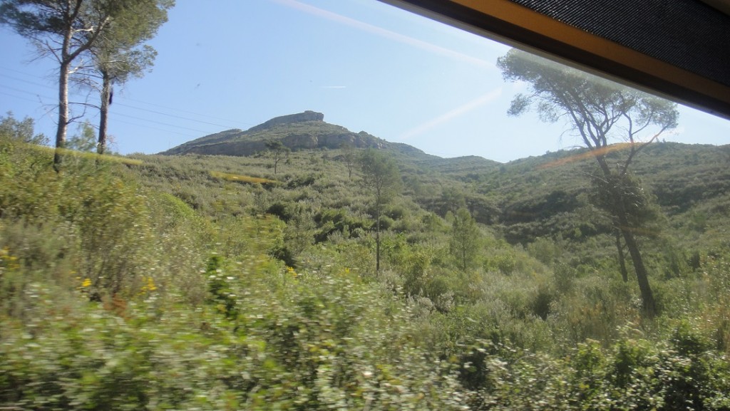 快到 Montserrat 前的五分鐘，看到不一樣的山頭了