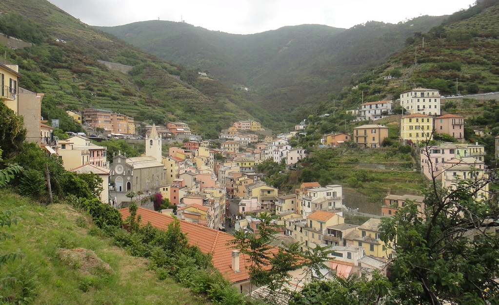 Riomaggiore 是五渔村里面比较大的村子