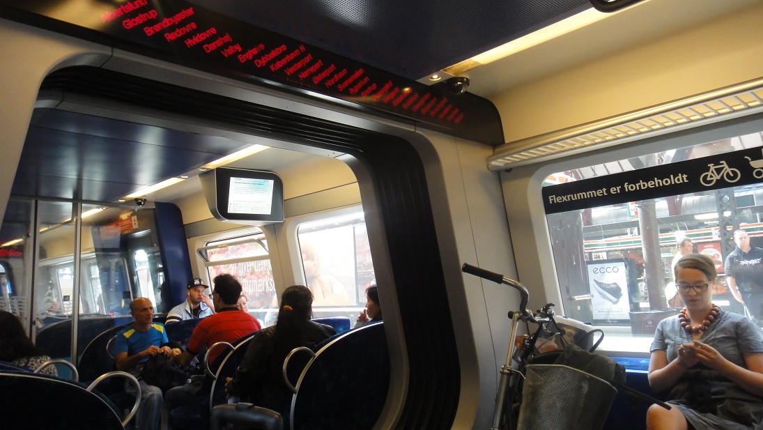 哥本哈根的火車裡面大部分都有裝電子播報板，不太需要擔心不知道自己到哪裡了