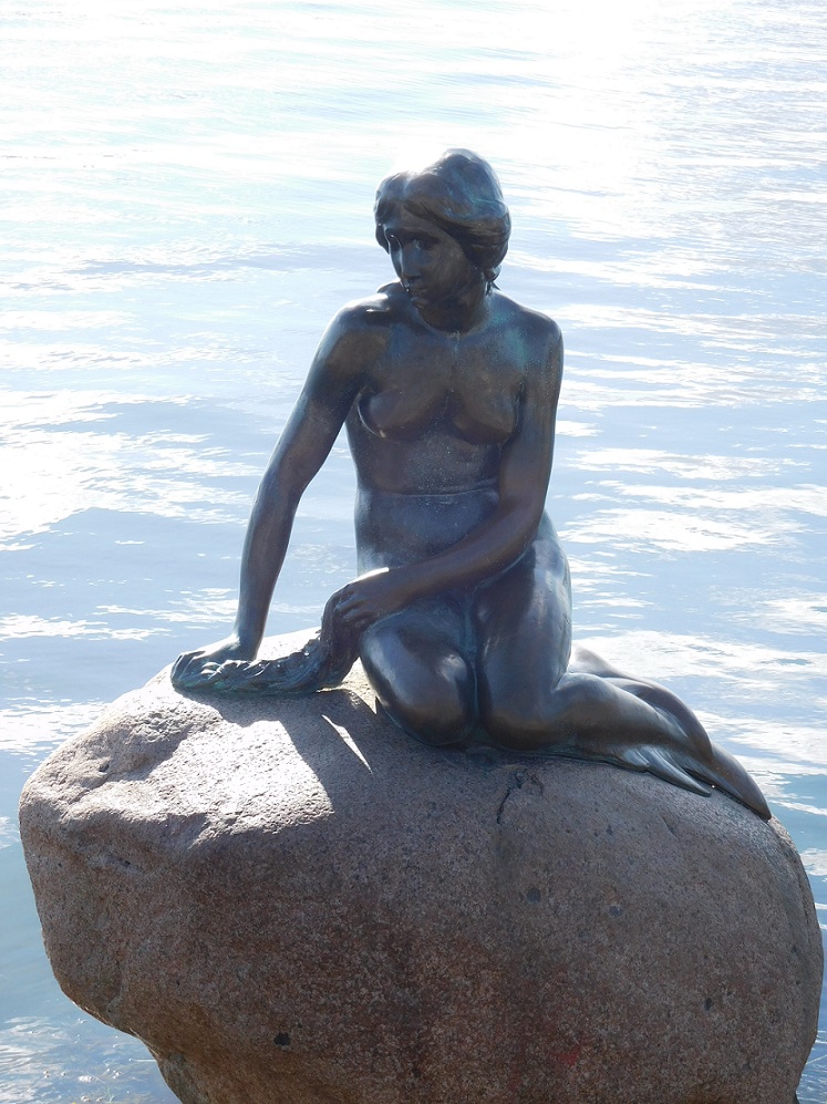 據說是世界上消耗最多相機底片的銅像 ....... 哥本哈根的小美人魚